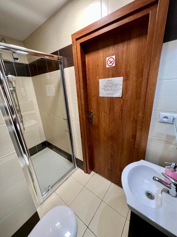 Apartamenty Ostrowiec - Pokoje Goscinne Centrum Ostrowiec Świętokrzyski Buitenkant foto