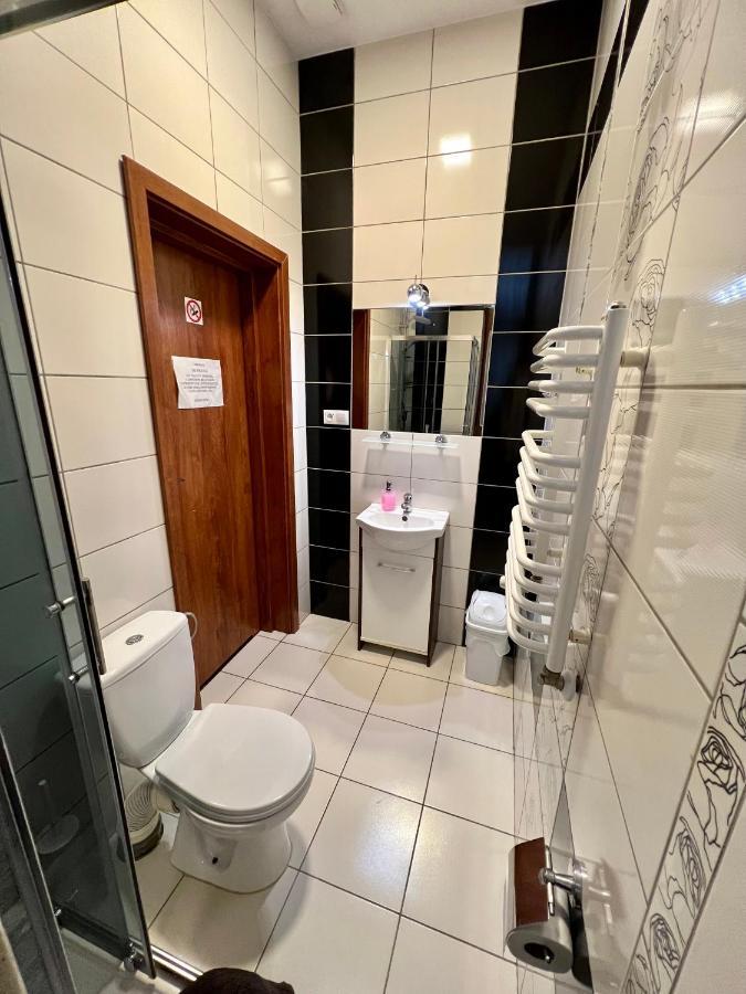 Apartamenty Ostrowiec - Pokoje Goscinne Centrum Ostrowiec Świętokrzyski Buitenkant foto
