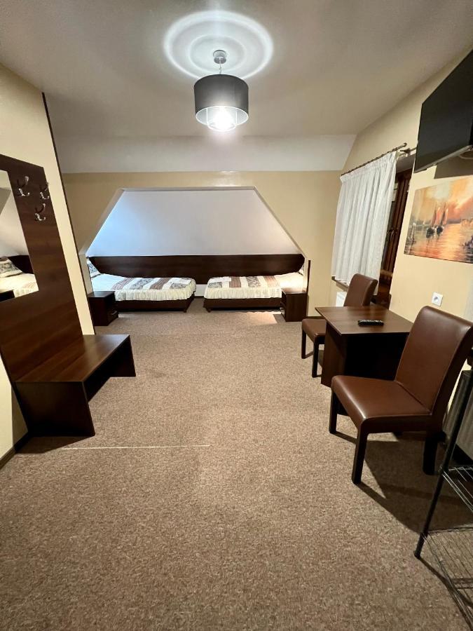 Apartamenty Ostrowiec - Pokoje Goscinne Centrum Ostrowiec Świętokrzyski Buitenkant foto